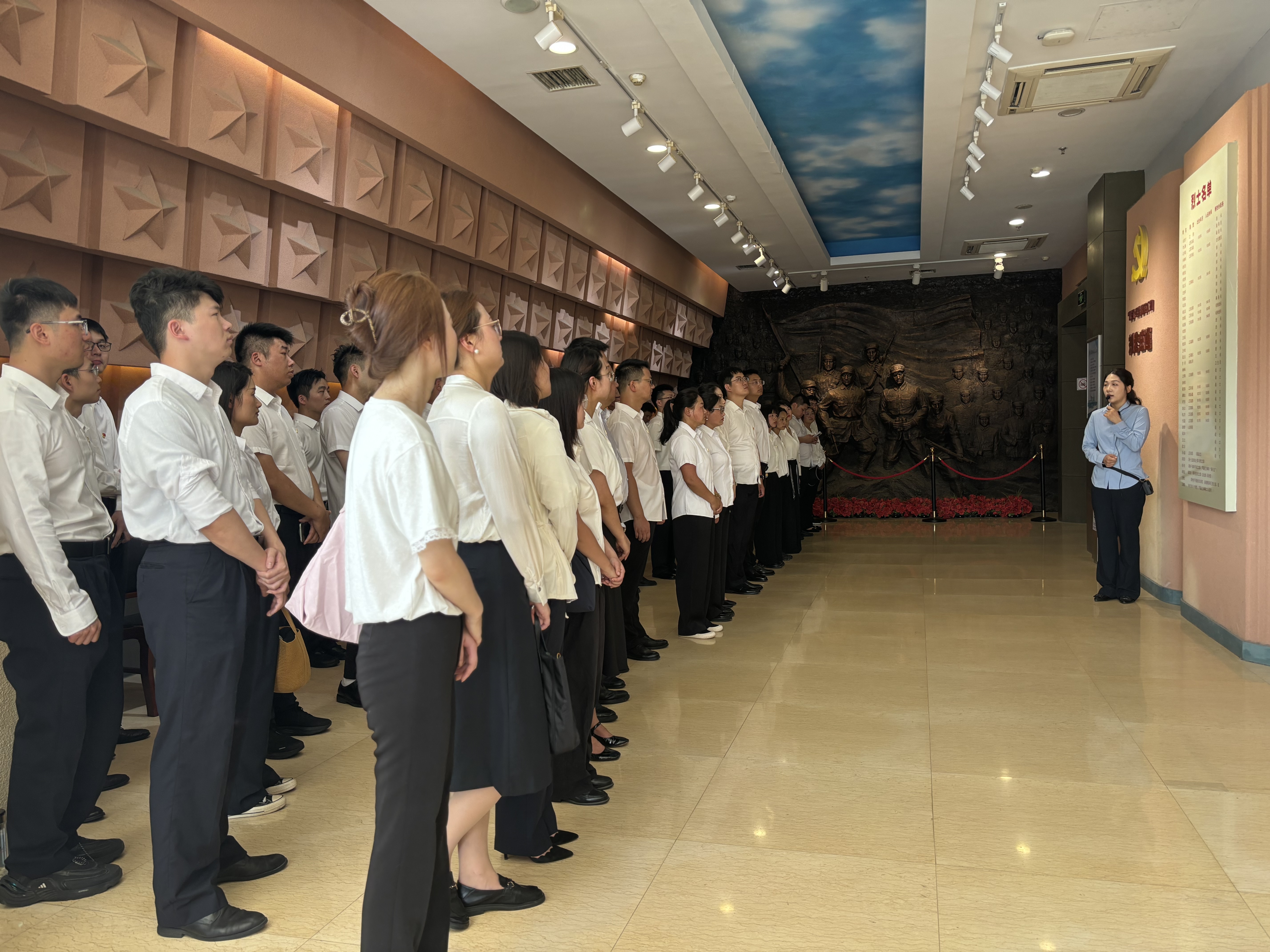 参观学习纪念馆.jpg
