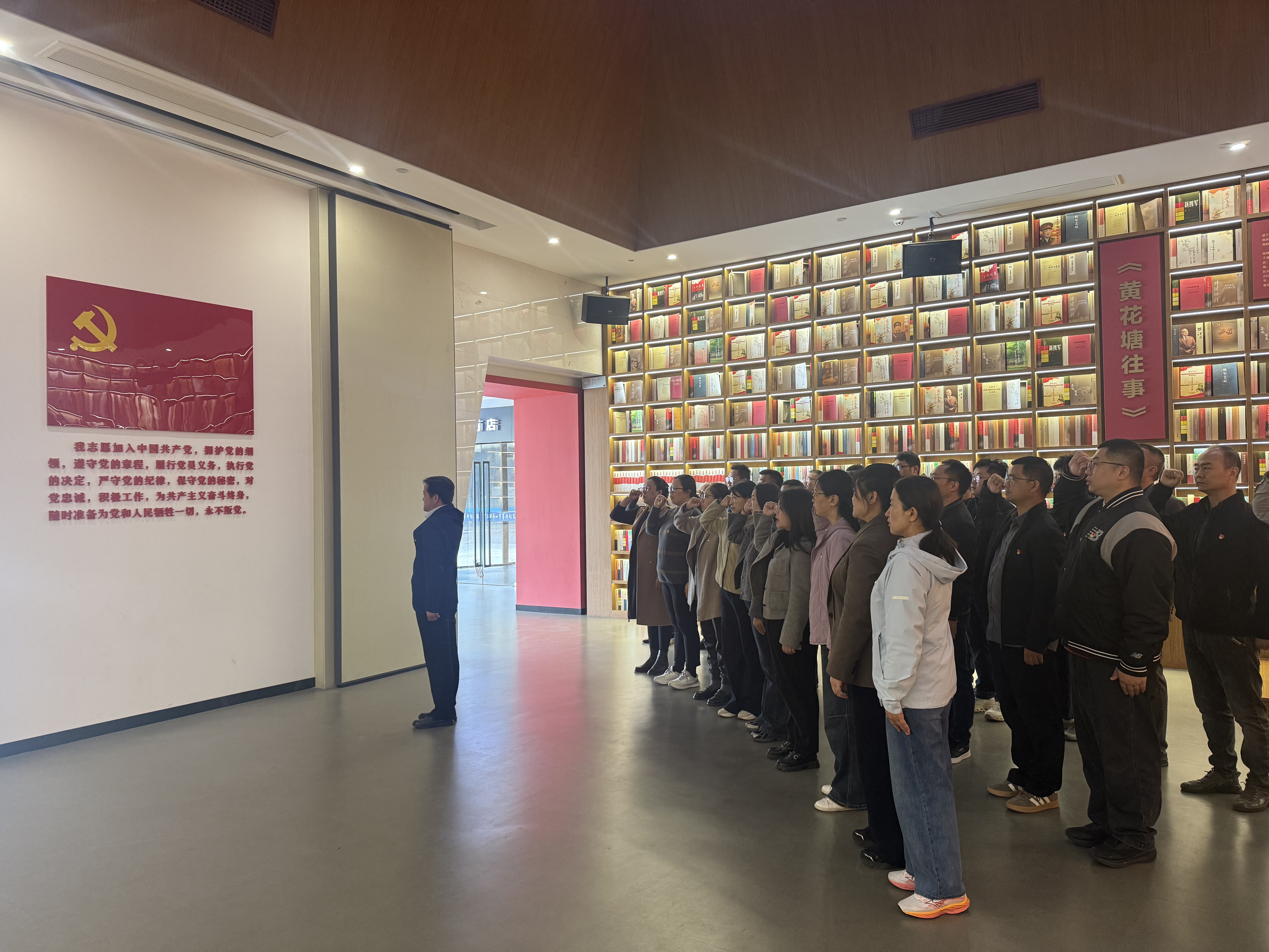 主题党日活动照片2.jpg 主题党日活动照片2.jpg